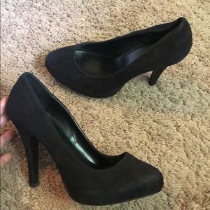 7.5 Black Pumps